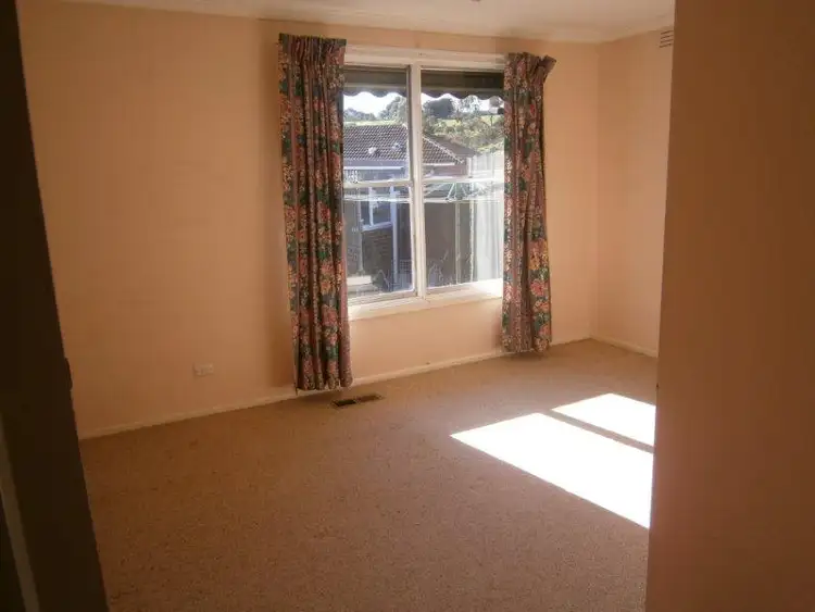 Seventh view of Homely house listing, 6 Douglas Court, Strathmore Heights VIC 3041