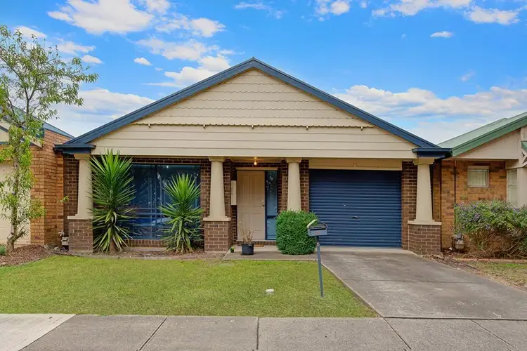 5 Lyrebird Walk, Whittlesea VIC 3757