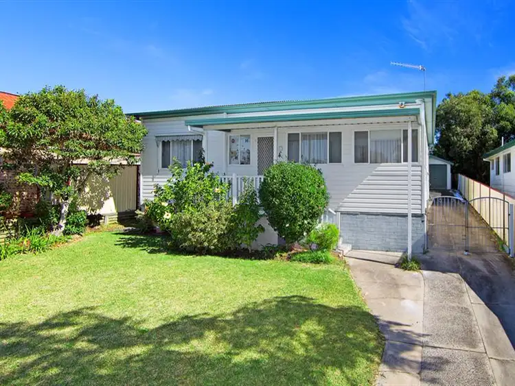 15 Brooke Avenue, Killarney Vale NSW 2261