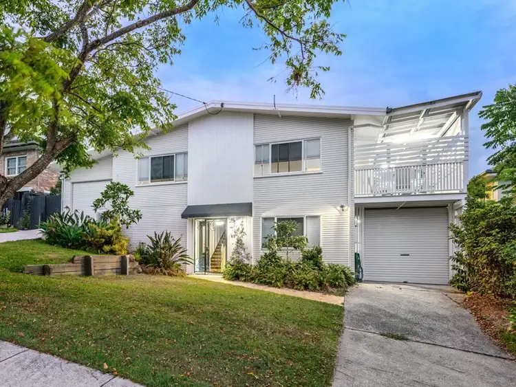 26 Melbourne Avenue, Camp Hill QLD 4152