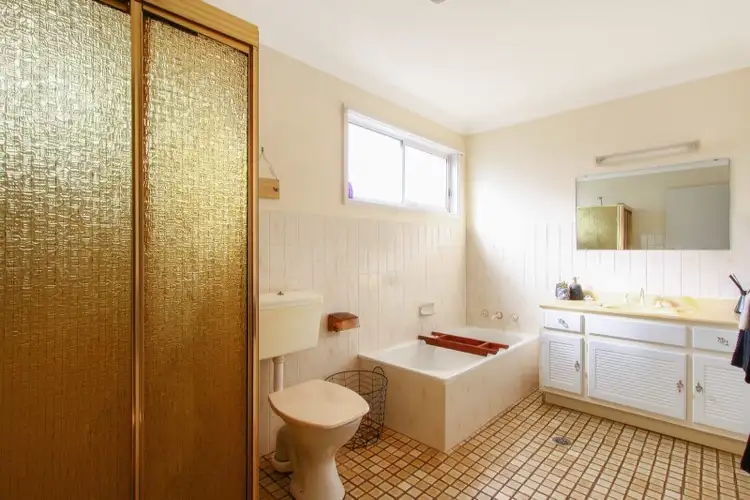 Sixth view of Homely house listing, 5 Ballanya Avenue, Goulburn NSW 2580