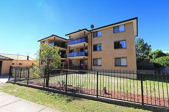 10/7 Chertsey Avenue, Bankstown NSW 2200