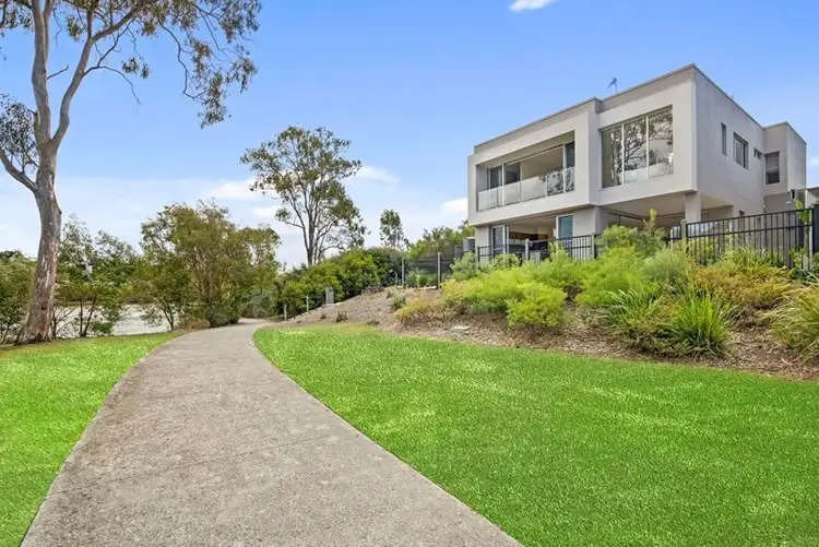8 Cape Martin Lane, Varsity Lakes QLD 4227