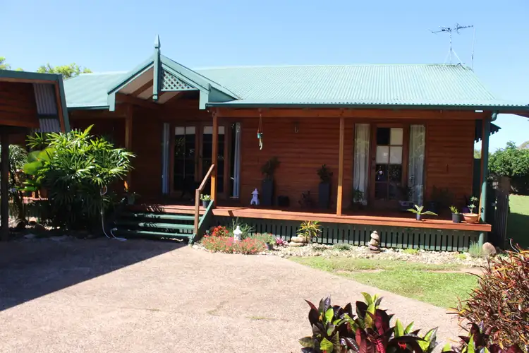 4 Bee Close, Bentley Park QLD 4869