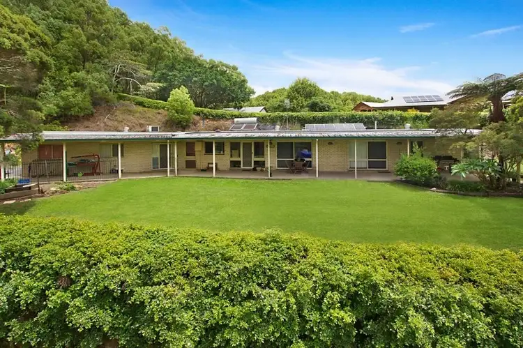 18 Mitchell Street, Uki NSW 2484