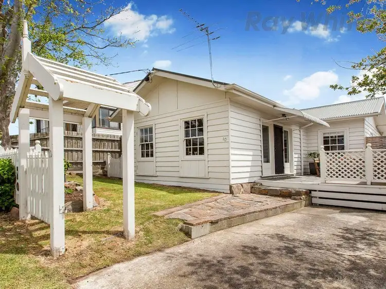 10 Fourth Avenue, Rosebud VIC 3939
