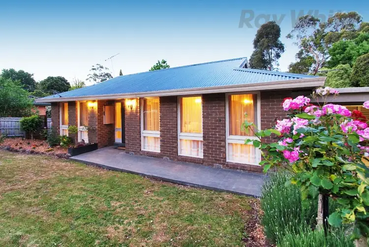 5 MANDOWIE Crescent, Croydon VIC 3136