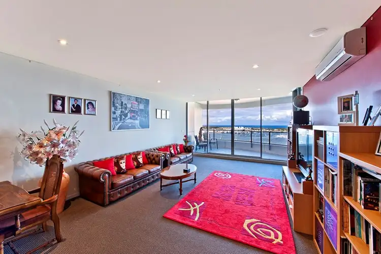 4 Como Crescent, Southport QLD 4215