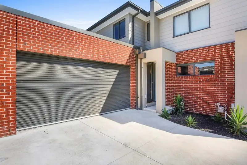 Main view of Homely house listing, 2/15 Beresford Road, Lilydale VIC 3140