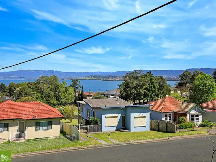 8 Gloria Crescent, Lake Heights NSW 2502