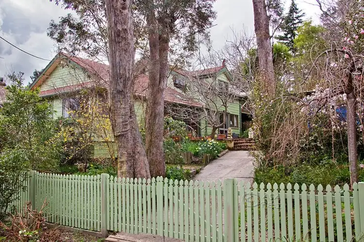 9-11 Thirroul Avenue, Blackheath NSW 2785