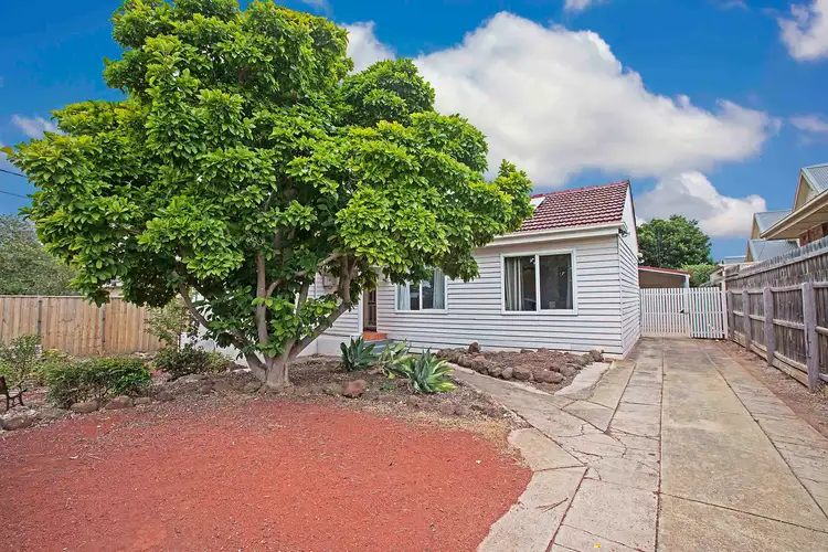 11 Roberts Road, Belmont VIC 3216
