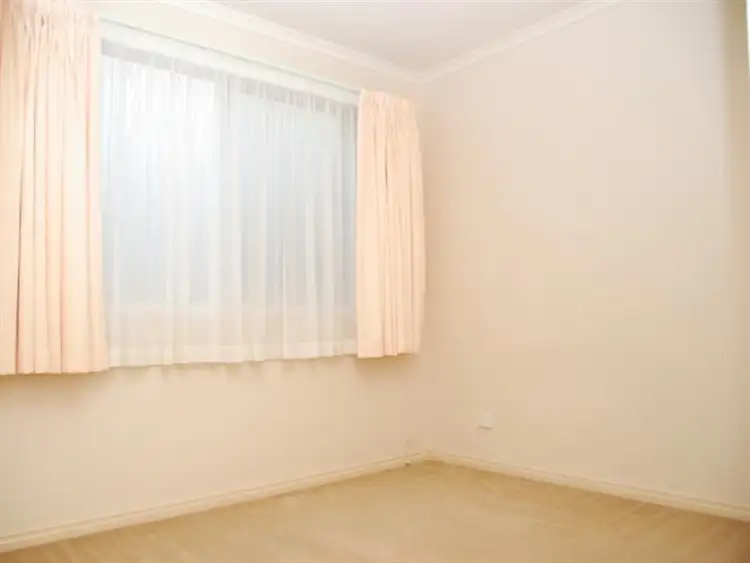 Seventh view of Homely house listing, 2/24 Silvercreek Court, Lynbrook VIC 3975