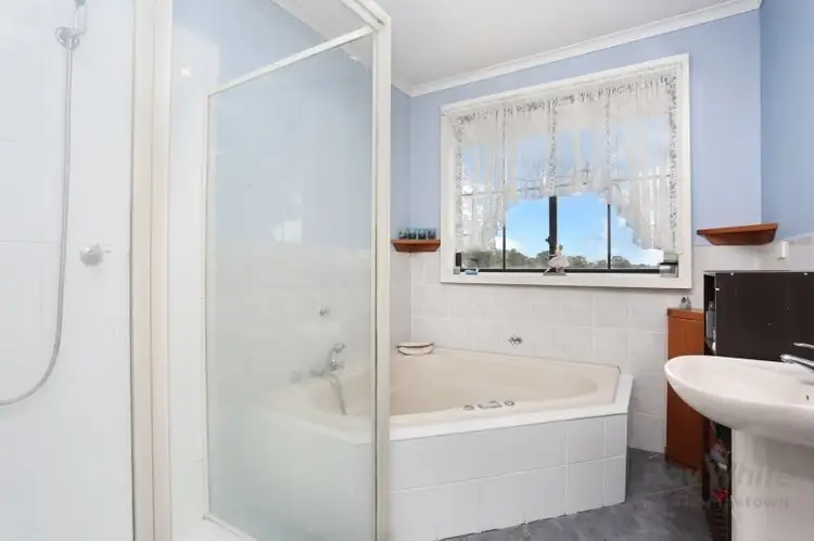 Fifth view of Homely house listing, 6 Guam Court, Lalor VIC 3075