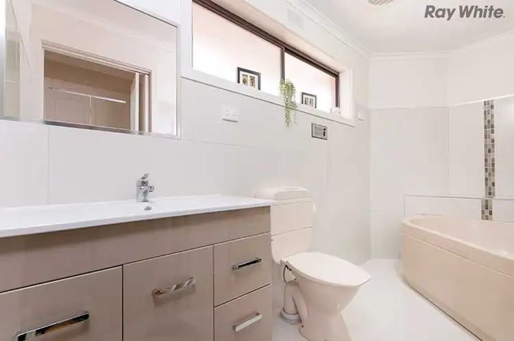 Sixth view of Homely house listing, 6 Lago Close, Keilor Downs VIC 3038