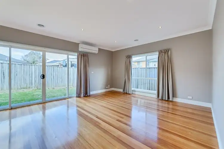 Fifth view of Homely house listing, 6 Oakville Place, Craigieburn VIC 3064