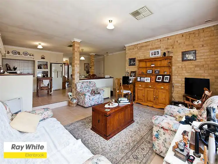 17 Midsummer Circle, Ellenbrook WA 6069