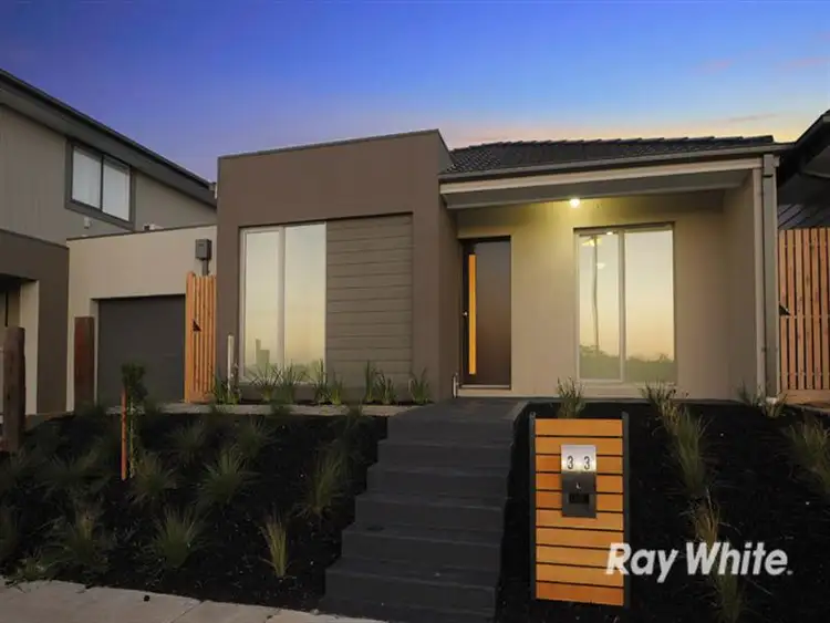 33 Royal St Georges Chase, Cranbourne South VIC 3977