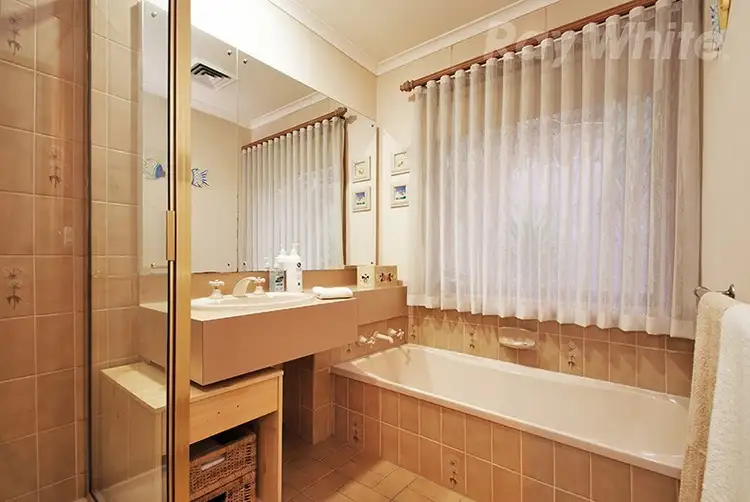 Fifth view of Homely house listing, 27 GLENWOOD Drive, Croydon VIC 3136