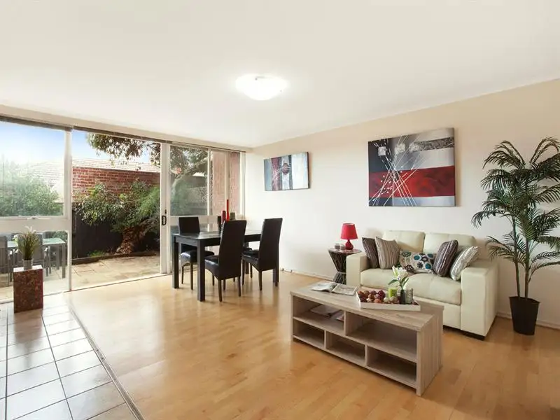 Main view of Homely unit listing, 2/7 Warrigal Road, Hughesdale VIC 3166
