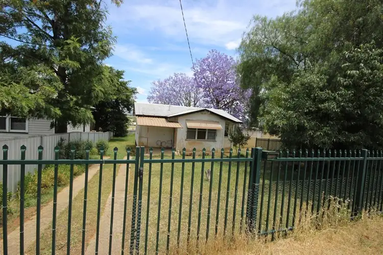 11 Peel Street, Tamworth NSW 2340