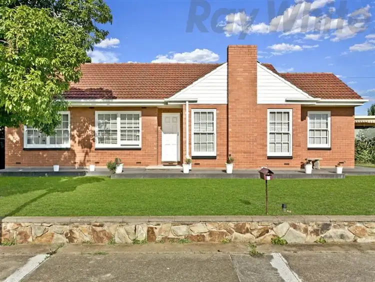 1 Washington Crescent, Findon SA 5023
