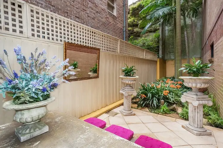 Third view of Homely apartment listing, 2/37 Roslyn Gardens, Elizabeth Bay NSW 2011
