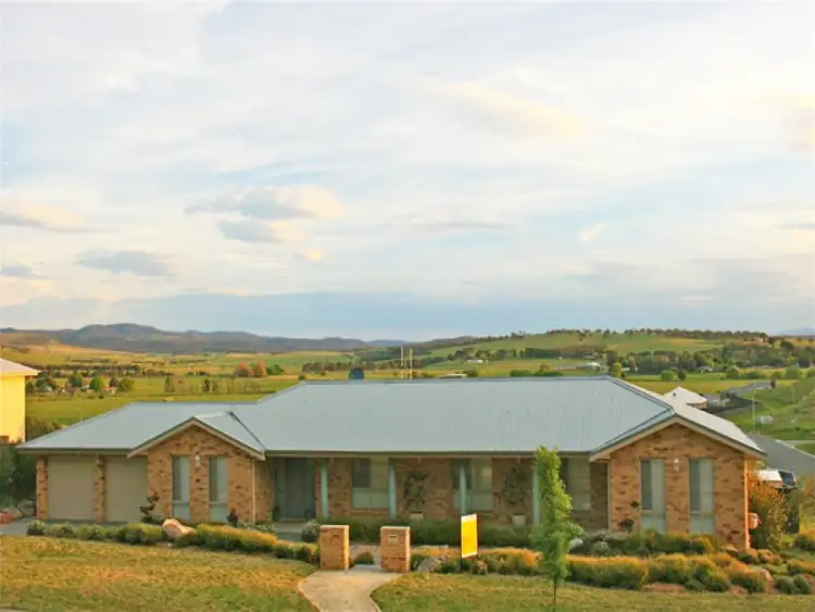 Fifth view of Homely house listing, 2 Ireland Place, Bungendore NSW 2621