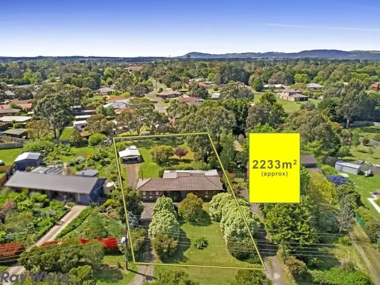 17 Digby Drive, Romsey VIC 3434
