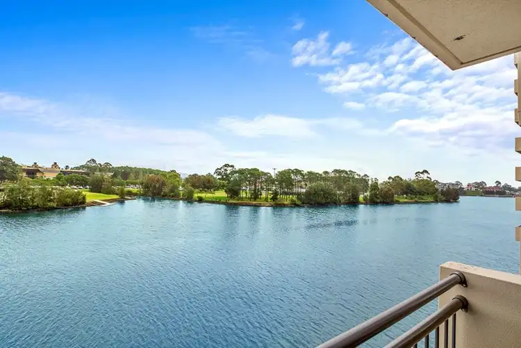237/25 Lake Orr Drive, Robina QLD 4226