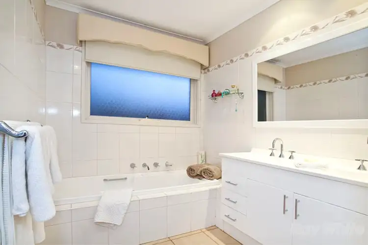 Fifth view of Homely house listing, 8 Lindsay Court, Scoresby VIC 3179