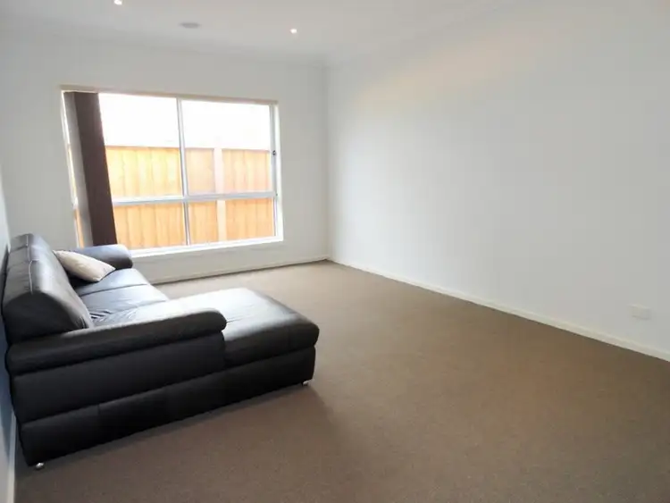 Sixth view of Homely house listing, 2 Poets Court, Mernda VIC 3754