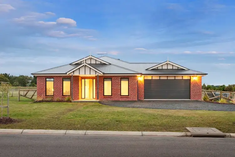 16 Lyon Place, Ballan VIC 3342