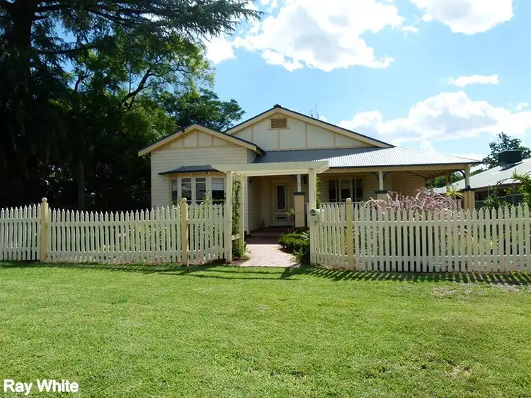 9 Clement Street, Forbes NSW 2871
