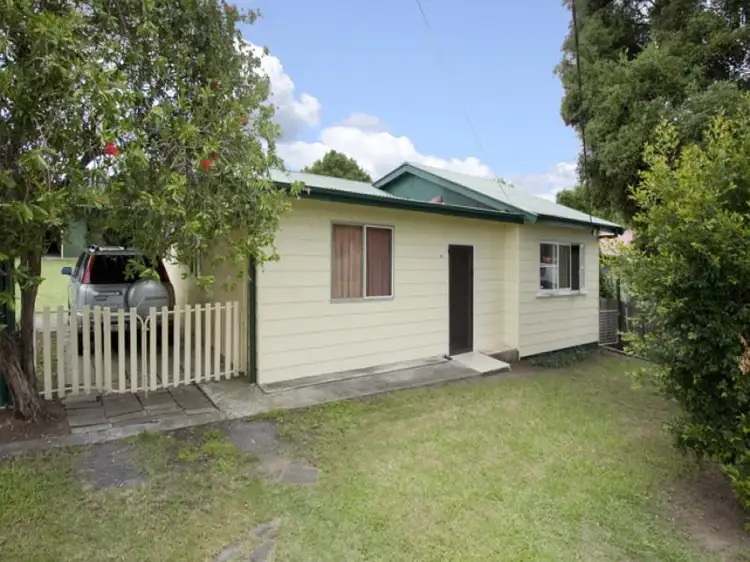 18 Brinawarr Street, Bomaderry NSW 2541