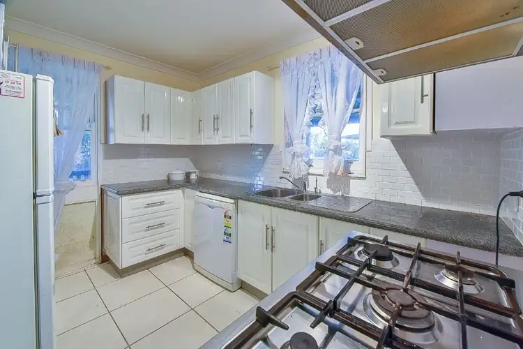 1 Hakea Place, Macquarie Fields NSW 2564