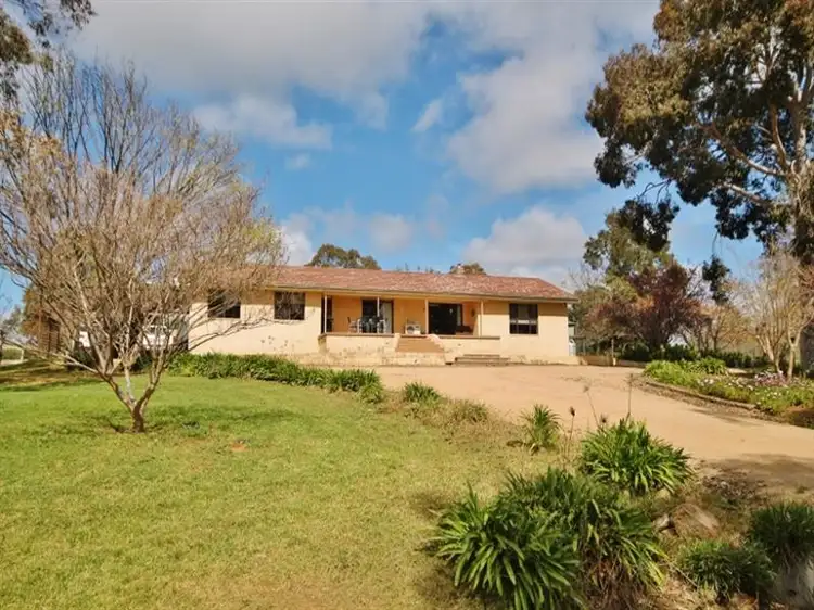 16 Reynolds Lane, Young NSW 2594