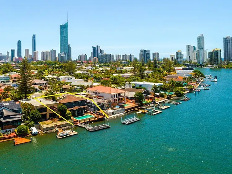 112 Amalfi Drive, Isle Of Capri QLD 4217