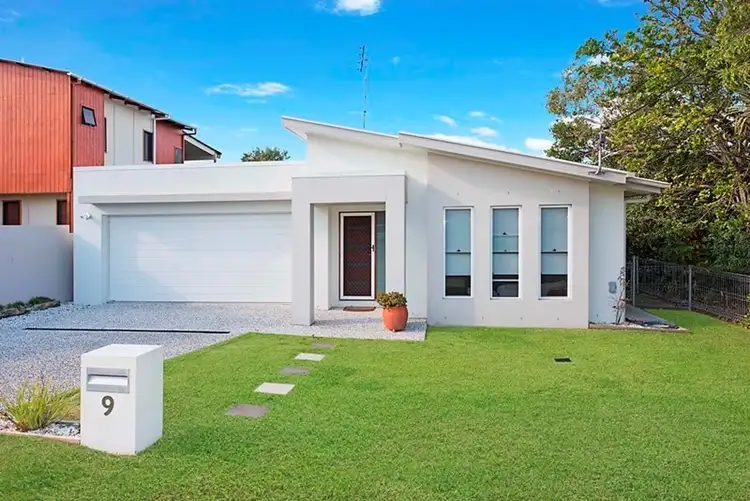 9 Ann Street, Dicky Beach QLD 4551