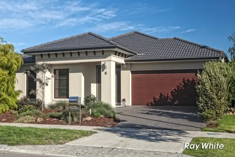 8 Lemon Grove, Cranbourne West VIC 3977