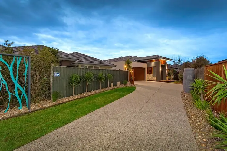 24 Coorong Circle, Waterways VIC 3195