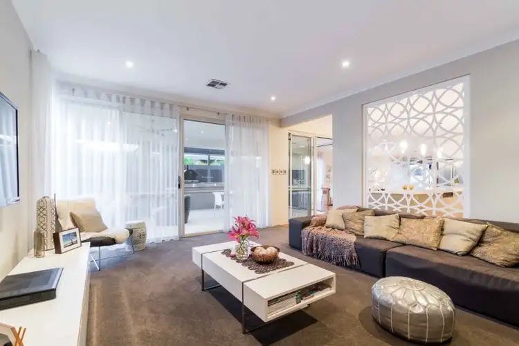 6 Adlington Way, The Vines WA 6069