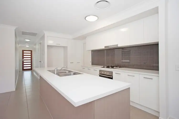 7 Majesty Street, Rural View QLD 4740