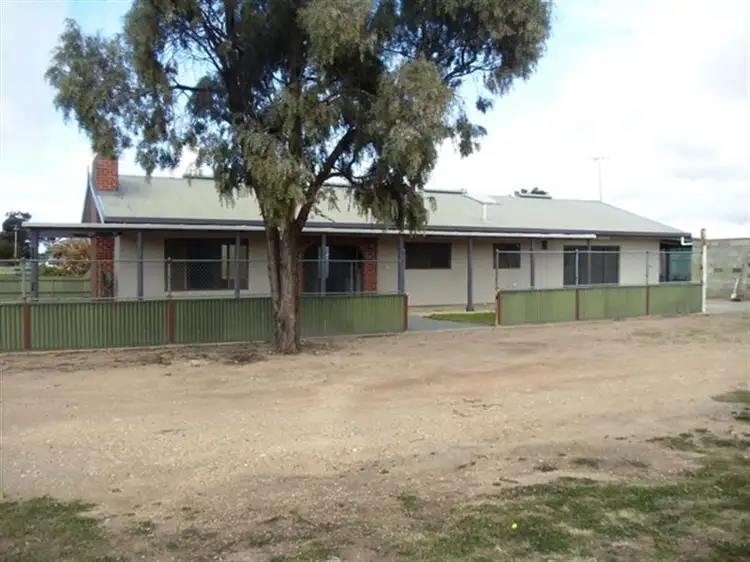 11 Moonta Terrace, Clinton SA 5570