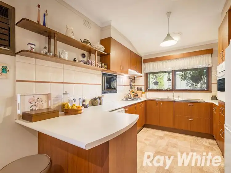 Second view of Homely house listing, 5 Explorers Court, Vermont South VIC 3133
