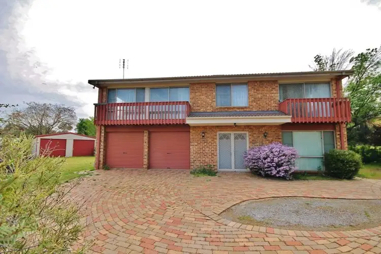 137 Edwards Street, Young NSW 2594