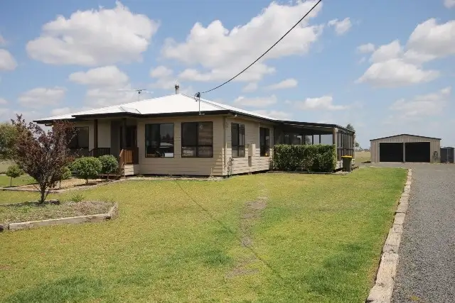 52 Southern Cross Drive, Dalby QLD 4405