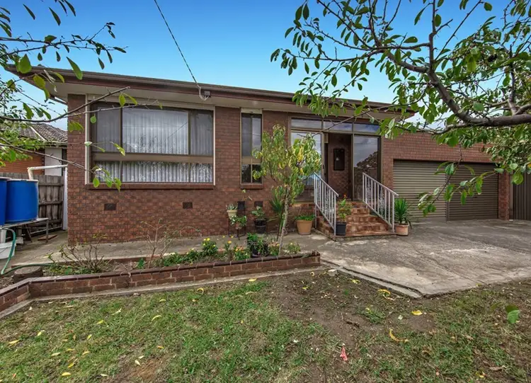 8 Adelaide Street, St Albans VIC 3021