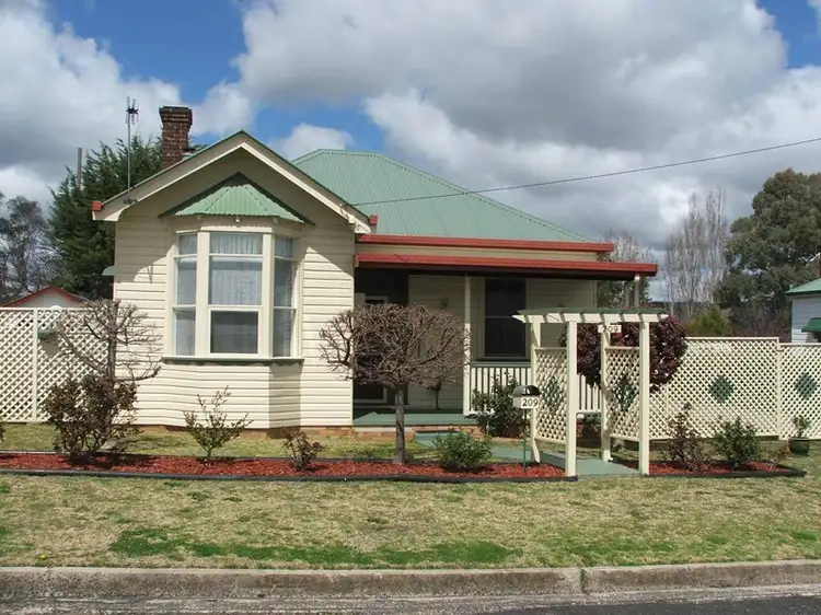 209 Lang Street, Glen Innes NSW 2370