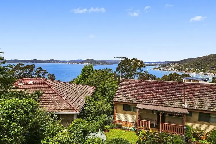 32 Sandstone Crescent, Tascott NSW 2250